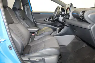 Toyota Yaris, 1.5, 68 kW, гибрид, автомат, передний привод
