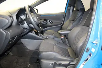 Toyota Yaris, 1.5, 68 kW, гибрид, автомат, передний привод