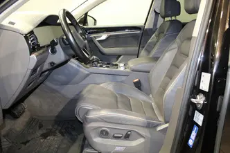 Volkswagen Touareg, 3.0, 170 kW, diesel, automatic, four-wheel drive