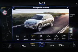 Volkswagen Touareg, 3.0, 170 kW, diesel, automatic, four-wheel drive