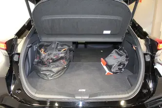 Toyota C-HR, 2.0, 111 kW, подключаемый гибрид, автомат, передний привод