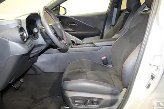 Toyota C-HR, 2.0, 111 kW, подключаемый гибрид, автомат, передний привод