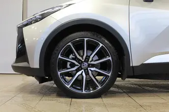 Toyota C-HR, 2.0, 111 kW, подключаемый гибрид, автомат, передний привод
