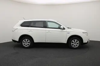 Mitsubishi Outlander, 2.0, 89 kW, plug-in hybrid, automatic, four-wheel drive