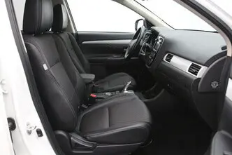 Mitsubishi Outlander, 2.0, 89 kW, plug-in hybrid, automatic, four-wheel drive