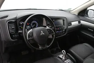 Mitsubishi Outlander, 2.0, 89 kW, plug-in hybrid, automatic, four-wheel drive