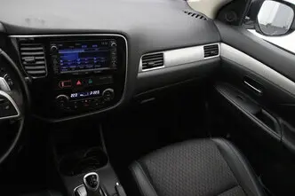 Mitsubishi Outlander, 2.0, 89 kW, plug-in hybrid, automatic, four-wheel drive
