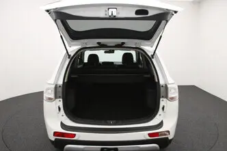 Mitsubishi Outlander, 2.0, 89 kW, plug-in hybrid, automatic, four-wheel drive