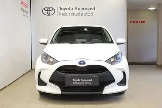 Toyota Yaris, 1.5, 68 kW, гибрид, автомат, передний привод