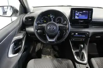 Toyota Yaris, 1.5, 68 kW, гибрид, автомат, передний привод