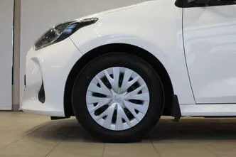 Toyota Yaris, 1.5, 68 kW, гибрид, автомат, передний привод
