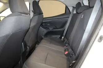 Toyota Yaris, 1.5, 68 kW, гибрид, автомат, передний привод