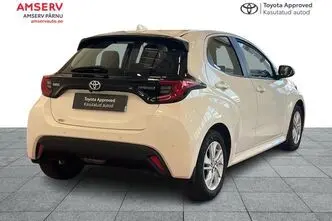 Toyota Yaris, 1.5, 68 kW, гибрид, автомат, передний привод