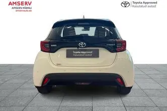 Toyota Yaris, 1.5, 68 kW, гибрид, автомат, передний привод