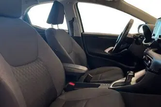 Toyota Yaris, 1.5, 68 kW, гибрид, автомат, передний привод
