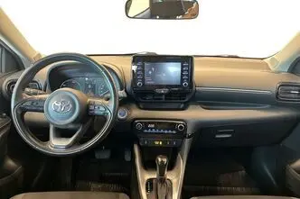 Toyota Yaris, 1.5, 68 kW, гибрид, автомат, передний привод