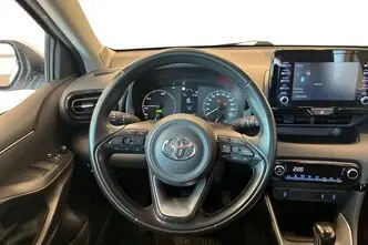Toyota Yaris, 1.5, 68 kW, гибрид, автомат, передний привод