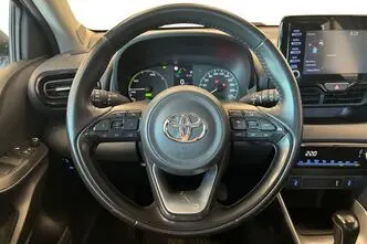 Toyota Yaris, 1.5, 68 kW, гибрид, автомат, передний привод