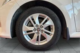 Toyota Yaris, 1.5, 68 kW, гибрид, автомат, передний привод