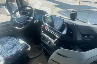 Iveco S-Way, 368 kW, diisel, automaat, tagavedu