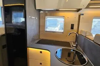 Laika Kosmo, 2.2, 103 kW, дизель, механическая, передний привод