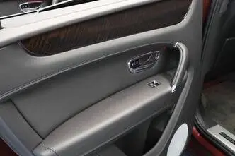 Bentley Bentayga, 4.0, 320 kW, дизель, автомат, полный привод