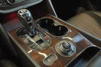 Bentley Bentayga, 4.0, 320 kW, дизель, автомат, полный привод