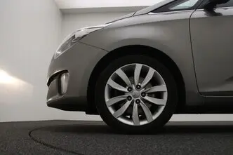 Kia Carens, 1.6, 99 kW, bensiin, manuaal, esivedu