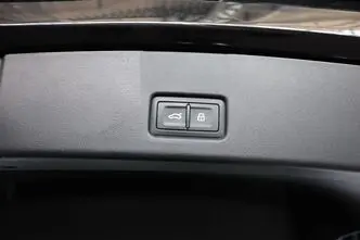Audi Q4 e-tron, 77 kW, electric, automatic, four-wheel drive