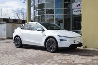 Tesla Model Y, 179 kW, electric, automatic, four-wheel drive