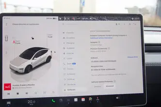 Tesla Model Y, 179 kW, electric, automatic, four-wheel drive