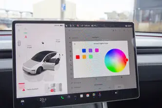 Tesla Model Y, 179 kW, electric, automatic, four-wheel drive