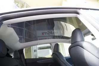 Tesla Model Y, 179 kW, electric, automatic, four-wheel drive