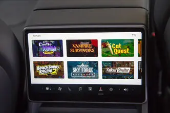 Tesla Model Y, 179 kW, electric, automatic, four-wheel drive
