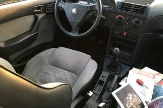 Alfa Romeo Alfa 146, 1.7, petrol, manual, front-wheel drive