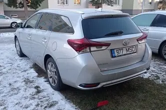Toyota Auris, 97 kW, petrol, manual, front-wheel drive