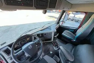 Volvo FM 330 6x2*4, 250 kW, diisel, automaat