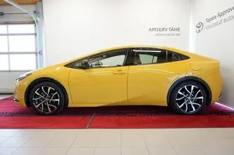 Toyota Prius, 2.0, 111 kW, подключаемый гибрид, автомат, передний привод