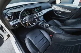 Mercedes-Benz E 220, 2.0, 143 kW, дизель, автомат, задний привод