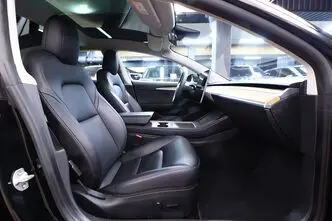 Tesla Model 3, 88 kW, elekter, automaat, tagavedu