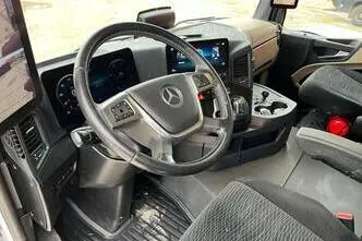 Mercedes-Benz Actros, 390 kW, diesel, automatic