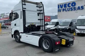 Iveco S-Way, 368 kW, diisel, automaat, tagavedu