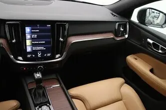 Volvo V60 Cross Country, 2.0, 140 kW, дизель, автомат, полный привод
