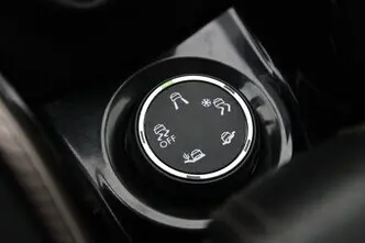 Peugeot 2008, 1.6, 88 kW, bensiin, manuaal, esivedu