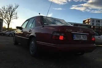 Mercedes-Benz E 200, 2.0, 100 kW, бензин, автомат, задний привод