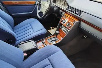Mercedes-Benz E 200, 2.0, 100 kW, бензин, автомат, задний привод
