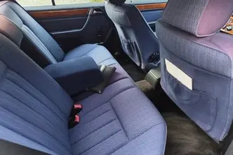 Mercedes-Benz E 200, 2.0, 100 kW, бензин, автомат, задний привод