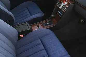 Mercedes-Benz E 200, 2.0, 100 kW, бензин, автомат, задний привод