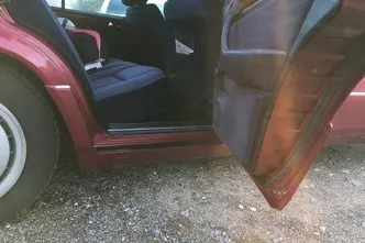 Mercedes-Benz E 200, 2.0, 100 kW, бензин, автомат, задний привод
