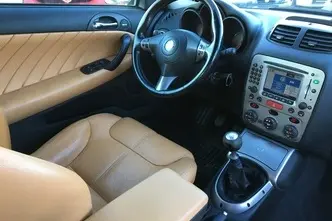Alfa Romeo GT, 1.9, 110 kW, дизель, механическая, передний привод